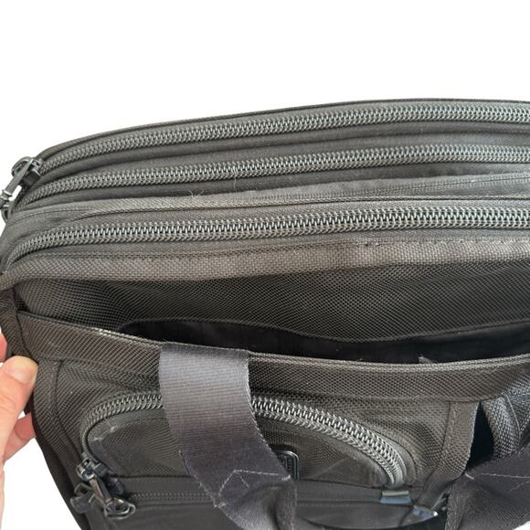 TUMI Alpha Black Laptop Bag Luggage - Picture 7 of 13